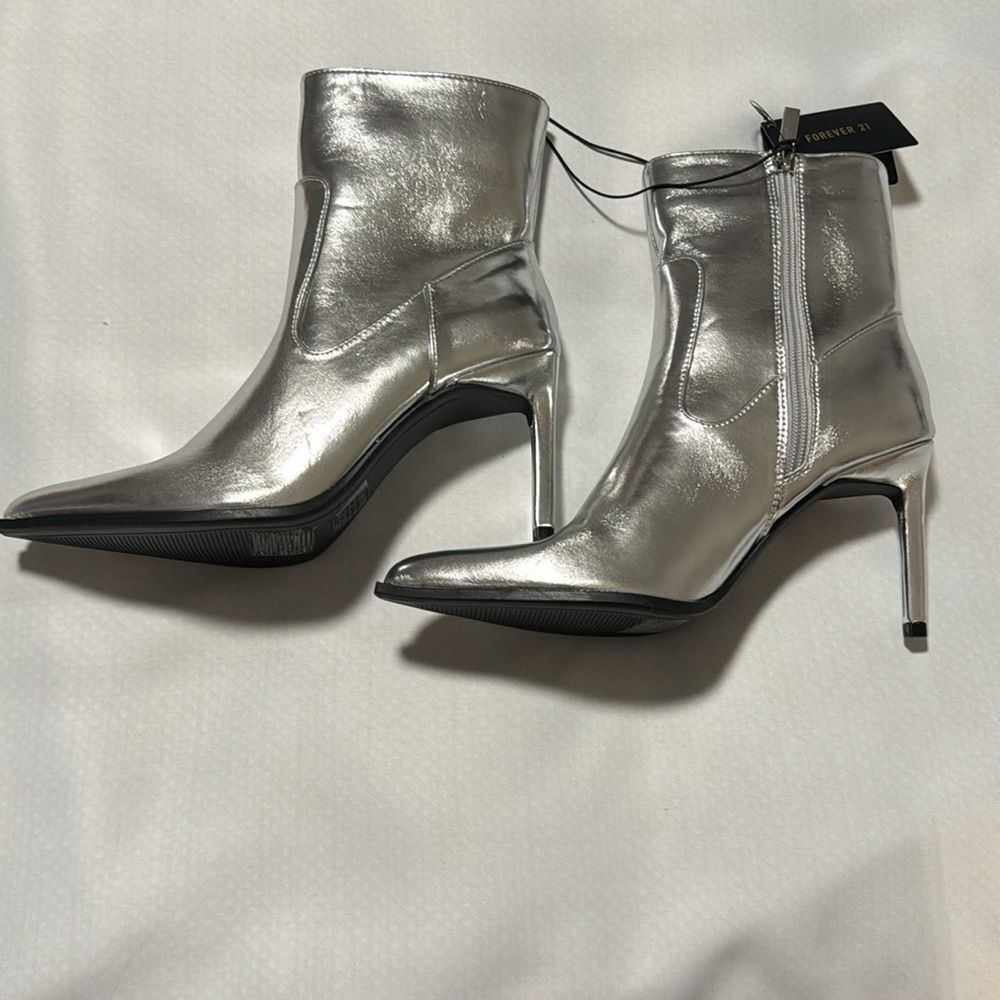 Silver Boots Womens 6 Zip Heels